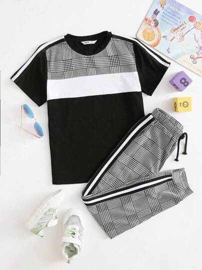 طقم للفتى المراهق يتكون من قميص ذو أكمام ممزقة ونسيج مخطط على الكتف وسروال مربعات