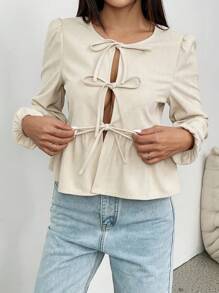 Flirla Blusa de manga larga con cuello redondo, dobladillo con volantes y lazo delantero, color liso