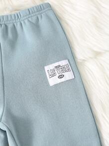 SHEIN 2 件装男婴/女婴休闲字母印花连帽衫和厚羊毛裤套装，秋冬 - 彩色 - 查看 4