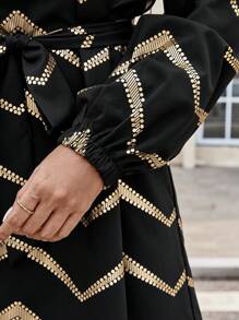 EMERY ROSE Đầm mini tay dài thắt eo cổ chữ V in họa tiết toàn thân dành cho nữ - Đen và vàng - Xem 5