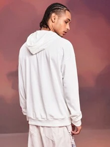 SHEIN X Care Bears Sudadera con capucha blanca con cordón, con estampado suelto de punto de gráfico de bruja y oso de peluche para Halloween