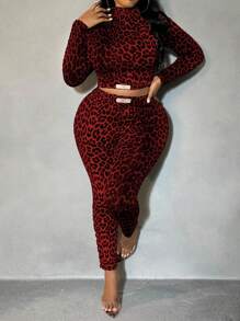 SHEIN SXY 大码女式性感高领贴片豹纹上衣和紧身裤，秋季 2 件套/两件套，适合运动、约会之夜、生日、单身派对装、休闲、购物、街头服饰、外出，易于搭配且看起来苗条，凸显身材 - 酒紅色 - 查看 7