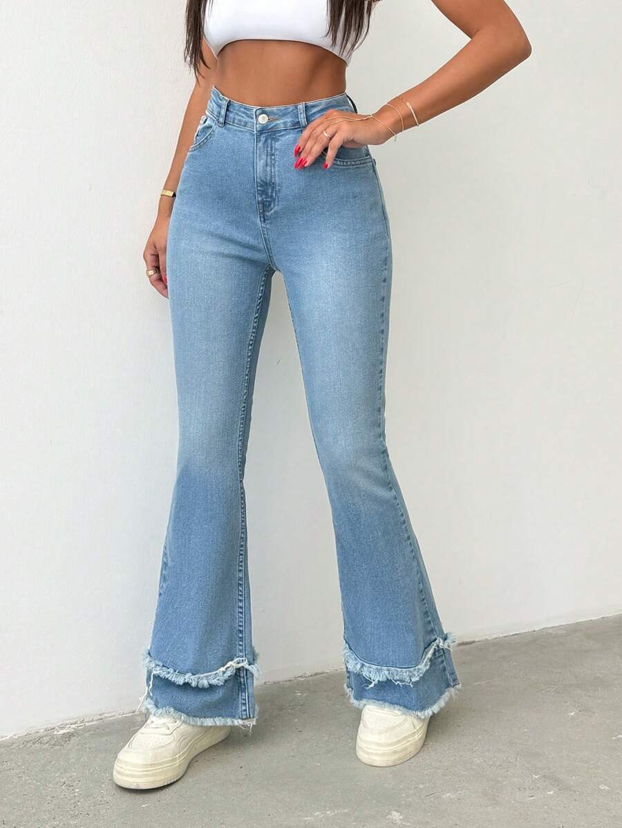 Cottnline Quần Jeans Ống Loe Lưng Cao Có Viền Rách 97% Cotton - Rửa nhẹ - Xem 1