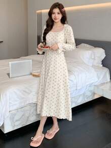 DAZY 女士长袖优雅迷人花卉印花U领荷叶边高腰睡袍睡衣