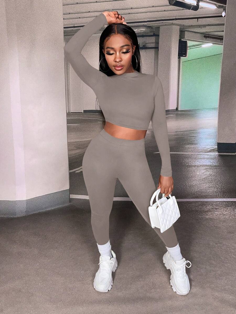 Slaydiva Bộ đồ bó hai mảnh tập yoga và áo thun croptop màu trơn - Màu Xám nhạt - Xem 1