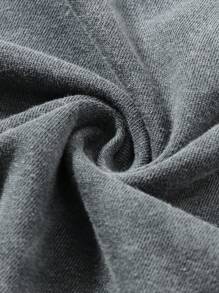 Manfinity EMRG 男士圆领短袖字母印花休闲 T 恤 - 深灰色 - 查看 4