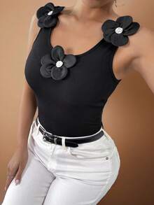 Chiquease 女士钻石装饰 3D 花朵无袖上衣，适合休闲穿着 - 黑色 - 查看 3
