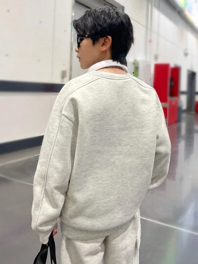 SHEIN 2件套男童休闲韩版字母印花圆领卫衣和宽松纯色运动裤套装，保暖内衬，加厚面料