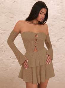 SHEIN BAE 夏日甜蜜约会海边度假杏色纯色纹理性感露肩镂空纽扣开衩下摆女式上衣和短款不对称荷叶边下摆裙子 2 件套 - 卡其色 - 查看 3