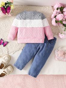 Set mit Rundhalspullover in Kontrastfarbe und Jeanshose mit Buchstabenmuster für Babys (Mädchen)