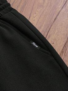 Manfinity VCAY 男士宽松数码印花 V 领针织短袖平纹 T 恤和短裤套装，适合夏季、返校