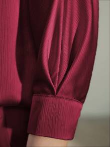 MOTF PREMIUM SOLID KEYHOLE BACK BATWING SLEEVE BLOUSE - Burgundy - View 2