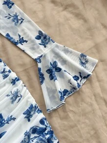 Soleia Women's Vacation Blue & White Floral Print Knit Mesh V-Neck Long Sleeve Ruffled Hem Mini Dress, Can Be Worn As Outer Or Layering