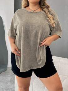 SHEIN CURVE+ Camiseta de manga corta holgada de aspecto vintage teñida con ácido, de punto y roída, para talla grande, de estilo casual deportivo