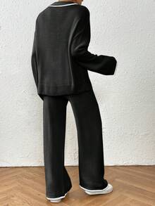 Joy针织女士休闲落肩宽松V领撞色包边毛衣和宽松阔腿针织裤套装（黑色） - 黑色 - 查看 2