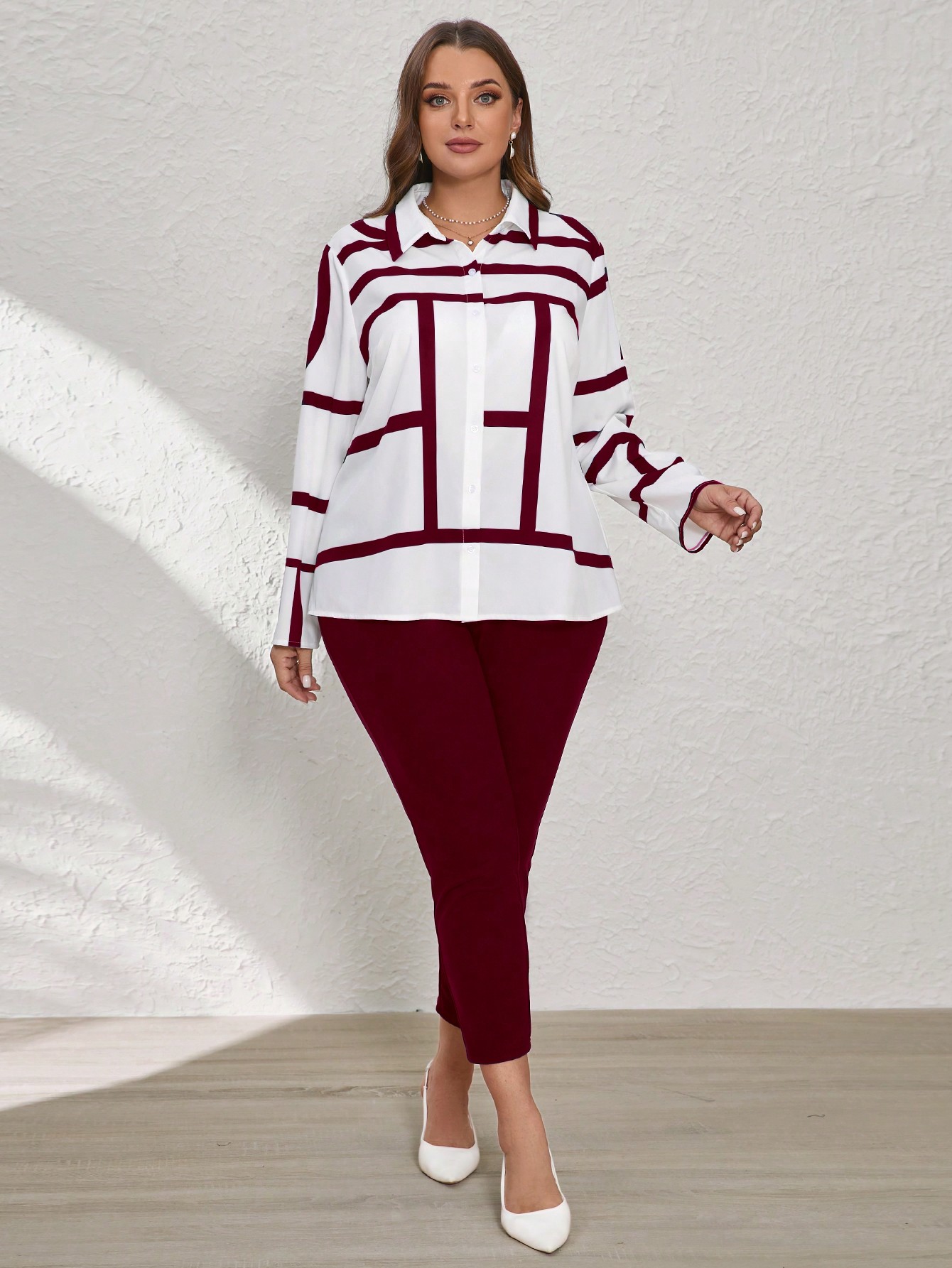 SHEIN Clasi دعوى تنورة وبلوزة بنمط هندسي لارتداء ا...