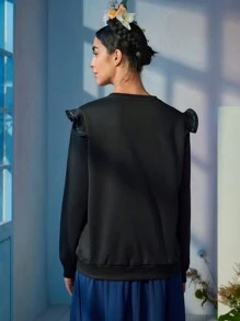 Frida Kahlo X SHEIN Women Figure Graphic Ruffle Trim Casual Black Sweatshirt, Fall/Winter Surrealism Self Portraits Unibrow - Black - View 2