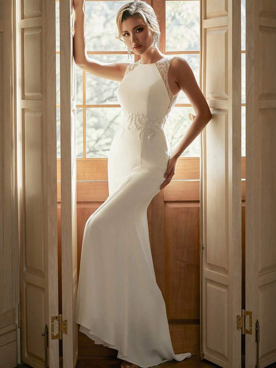白色雪纺优雅修身连衣裙，串珠腰部美人鱼下摆婚纱 - 白色 - 查看 1