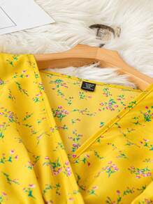 SHEIN Holidaya 大码女式碎花 V 领短袖休闲连衣裙 - 彩色 - 查看 4