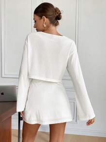 SHEIN Frenchy 2 件套女士休闲纯色长袖上衣和裙子套装，秋季女装，坑条纹罗纹纹理喇叭袖上衣女士服装套装，白色上衣和裙子套装，圆领系带上衣和折叠低腰裙女士秋季套装，女士裙子套装，返校节，优雅秋季女士裙子秋季两件套 - 白色 - 查看 2