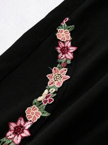 SHEIN LUNE Plus Size Casual Embroidered Pants With Ditsy Floral Pattern Fall Cloth For Women - Black - View 3
