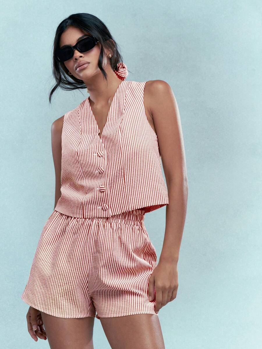 MISSGUIDED Textured Ribbed Buttoned Vest Top And Shorts Co-Ord With Scrunchie Christmas - Red and White - View 1