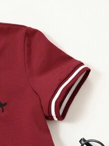 SHEIN 休闲运动学院风半拉链立领刺绣马标短袖polo衫，百搭舒适，适合外出、上学、度假、聚会、居家穿着，春夏季节、短途旅行、休闲放松、日光浴等场合皆宜。 - 紅色 - 查看 5