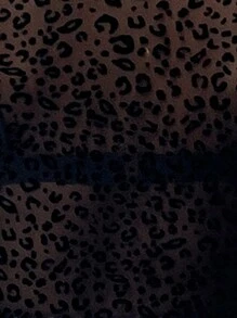 SHEIN Privé Bộ 2 áo thun dài tay họa tiết da báo màu đen cho nữ và chân váy dài đến đầu gối - Nhiều màu - Xem 6