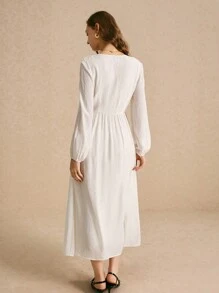 Poéselle 女式白色长袖超长连衣裙 V 领前纽扣收腰下摆开叉度假超长连衣裙、轻盈连衣裙、乡村风格连衣裙、布里奇顿风格连衣裙、优雅连衣裙、仙女服装连衣裙、白色飘逸连衣裙、中长女式连衣裙、长款秋季连衣裙、法式 - 白色 - 查看 6