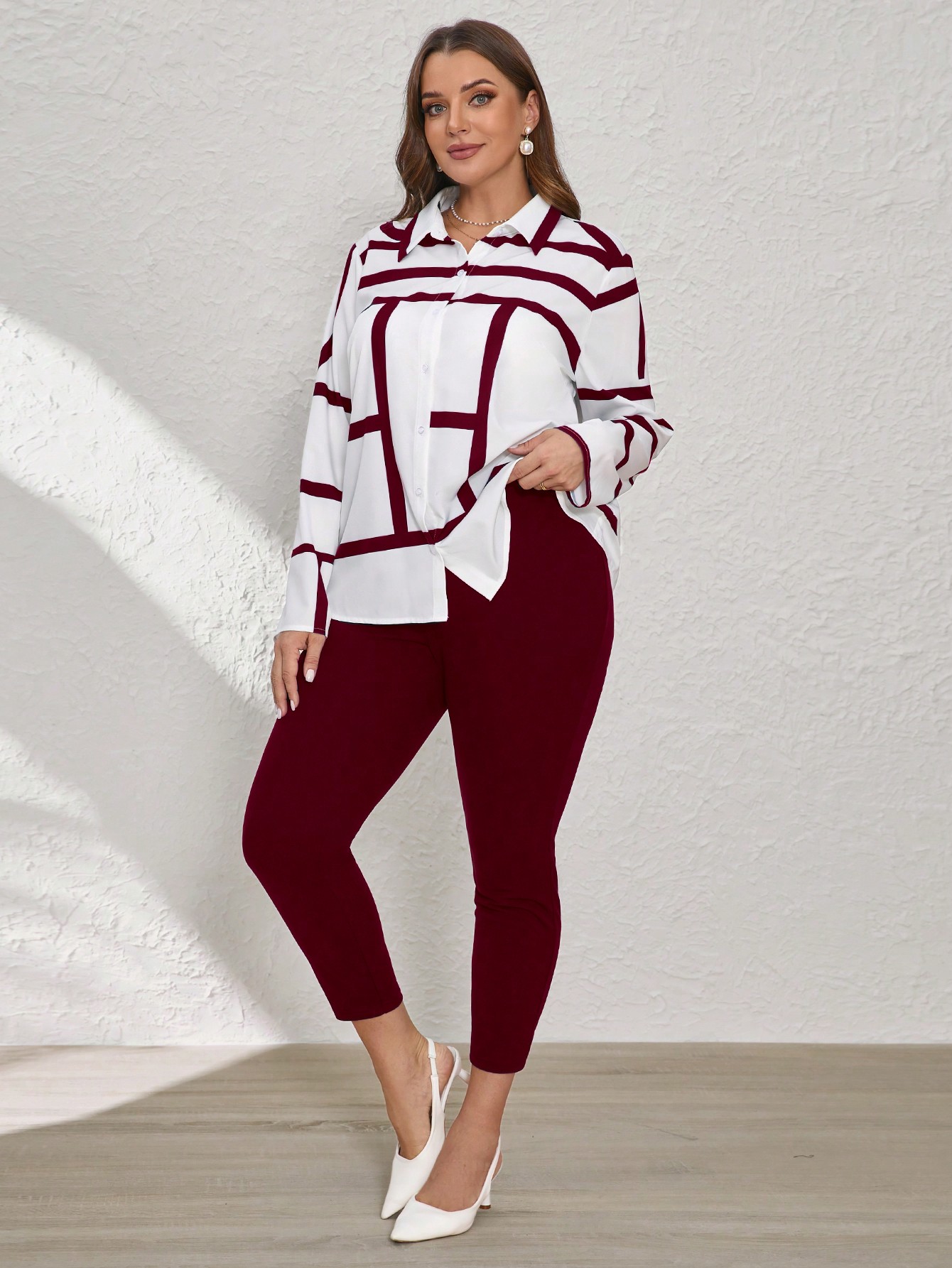 SHEIN Clasi دعوى تنورة وبلوزة بنمط هندسي لارتداء ا...