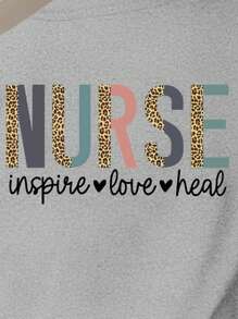 SHEIN LUNE Зручна жіноча футболка з принтом літери "NURSE" спереду та ззаду - Світло-сірий - Переглянути 3