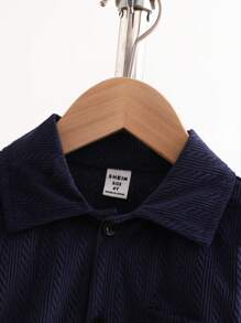 SHEIN 2 件男孩休闲学院风口袋条纹字母按扣贴片羽绒衬衫，适合外出和日常生活，秋冬季 - 彩色 - 查看 4