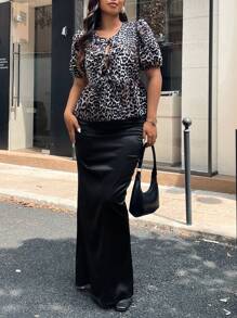 Flirla Blusa Plus Size Feminina de Verão com Estampa de Leopardo, Amarração na Frente e Bainha Franzida de Manga Bufante - Multicolorido - Visão 7