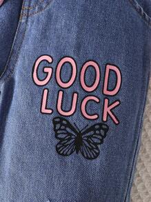 Set mit Rundhalspullover in Kontrastfarbe und Jeanshose mit Buchstabenmuster für Babys (Mädchen)