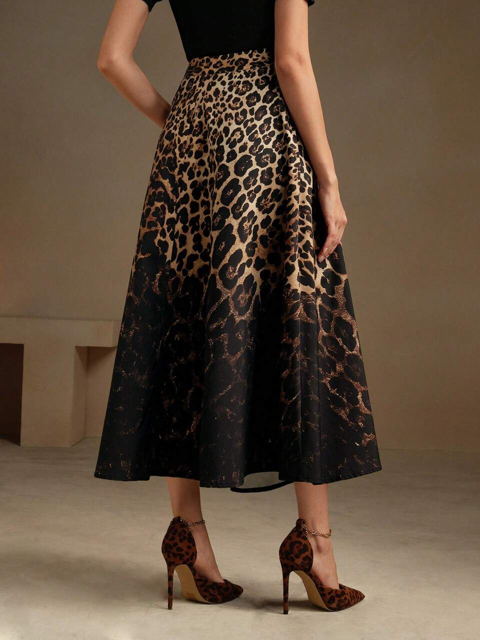 Women's Fashionable Commuter Modern Leopard Print Skirt