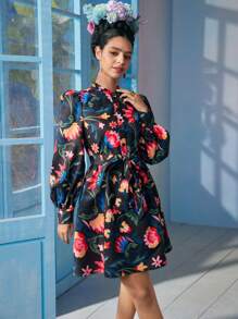 Caterine Sanchez Frida Kahlo X SHEIN X Designer 波西米亚风花卉印花荷叶边立领灯笼袖短裙配腰带，节日，派对，感恩节，度假，春季，节日 - 彩色 - 查看 6