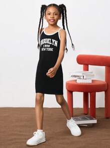 SHEIN 女孩字母圖案撞色滾邊吊帶連衣裙 - 黑色 - 查看 6
