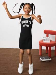 SHEIN 女孩字母圖案撞色滾邊吊帶連衣裙 - 黑色 - 查看 8