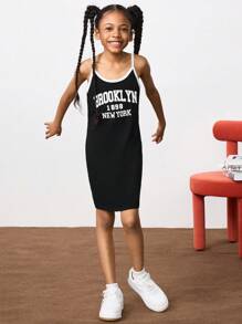 SHEIN 女孩字母圖案撞色滾邊吊帶連衣裙 - 黑色 - 查看 7