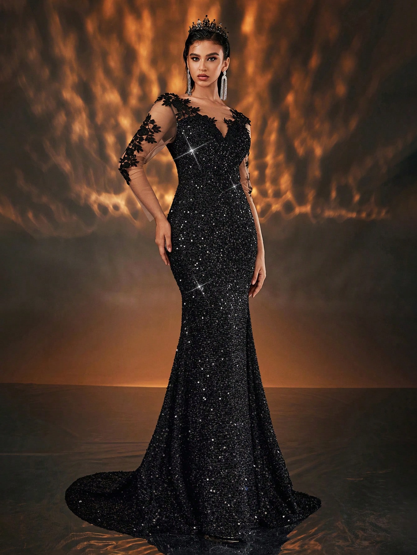 Glamrae فستان سهرة فاخر بتفاصيل شبك متباينة اللون...