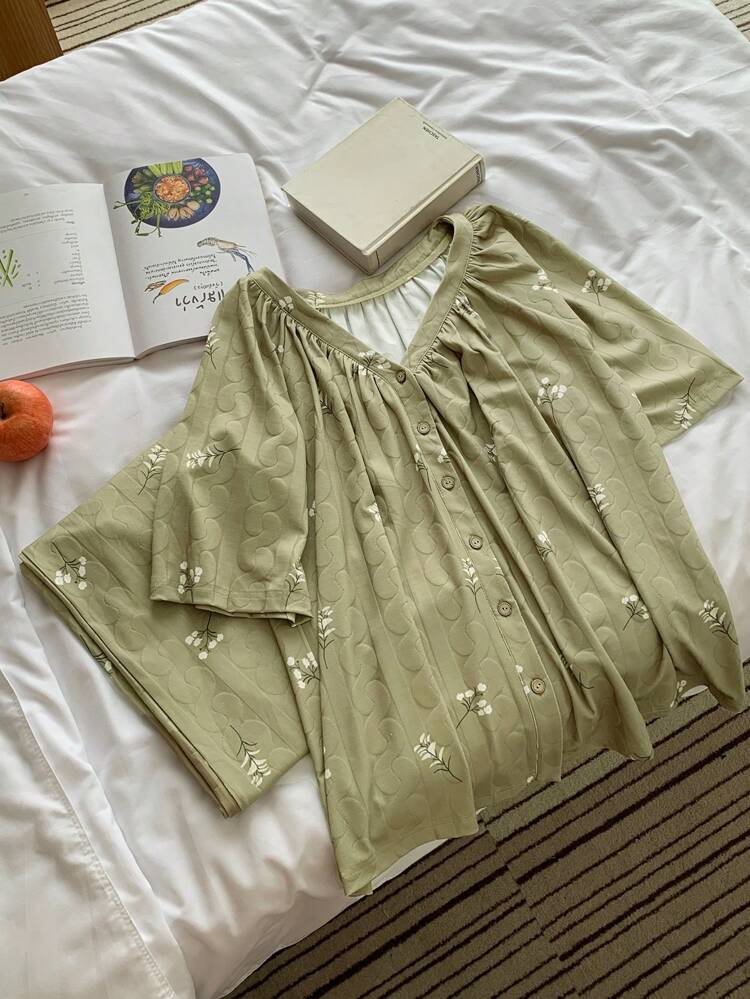 Women's Floral All-Over Print Pleated Short Sleeve Top And Pants Pajama Set