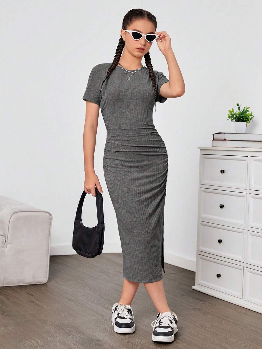 SHEIN Vestido corto informal de manga corta con abertura bajo de punto acanalado para adolescentes - Gris Oscuro - Ver 1