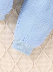 SHEIN 男婴/女婴新款春秋简约运动裤和长袖套装，男婴圆领插肩袖运动衫和裤子套装，韩式休闲透气四季服装，独特口袋设计柔软舒适耐穿裤子，柔软舒适亲肤纯色休闲婴儿服装，优质梭织面料 - 藍色 - 查看 5