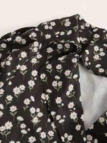 SHEIN EZwear Women's V-Neck Waisted Tie-Up Floral Patterned Casual Trench Coat