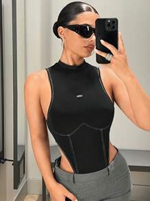 SHEIN ICON 女款 Y2k 夏季运动时尚金属字母无袖黑色紧身衣 - 黑色 - 查看 4