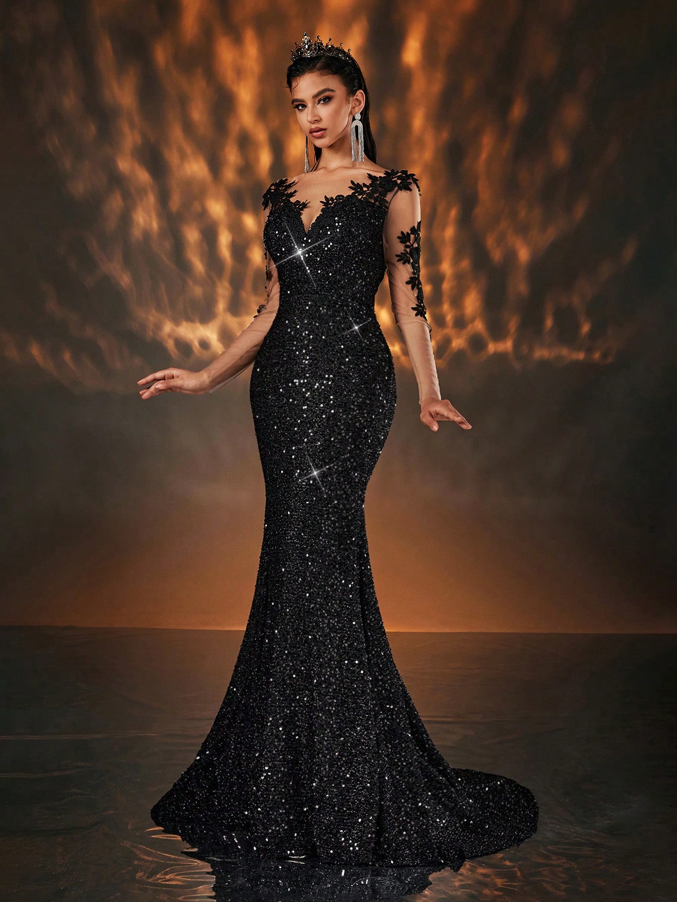 Glamrae فستان سهرة فاخر بتفاصيل شبك متباينة اللون...