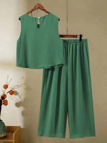 Plus Size 2pcs Set: Solid Color Sleeveless Simple Tops & Linen Texture Pants - Green - View 2