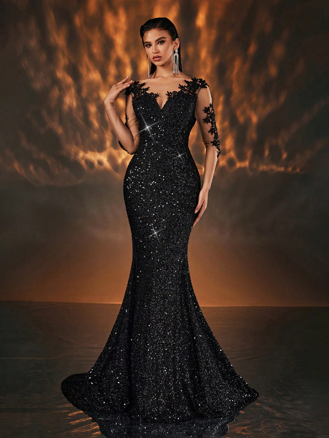 Glamrae فستان سهرة فاخر بتفاصيل شبك متباينة اللون...