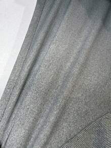 SHEIN Sweat-shirt effet jean lavé avec bordure volantée et capuche pour adolescentes, peut être associé à un sac à l'épaule, un sac à dos, un sac bandoulière, une casquette de baseball, un béret, un chapeau seau, des bottines, des bottes hautes, des chaussures casual, des babies, des lunettes de soleil, des écouteurs intra-auriculaires