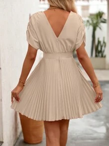 SHEIN Clasi Vestido casual de unicolor con mangas de murciélago, pliegues y dobladillo plisado para mujer - Caqui - Ver 2